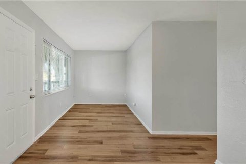 Снять в аренду квартиру в Сент-Питерсберг, Флорида 3 спальни, 102.19м2, № 2091444 - фото 10