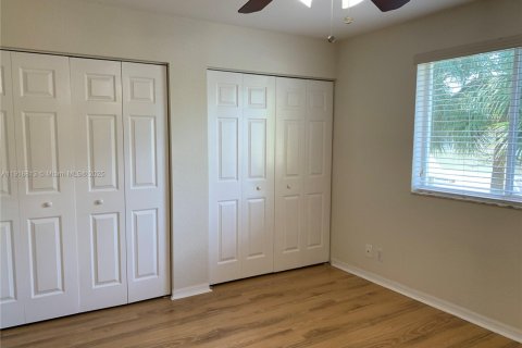 Townhouse in Weston, Florida 4 bedrooms, 171.96 sq.m. № 1977098 - photo 16