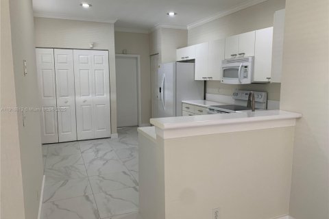 Townhouse in Weston, Florida 4 bedrooms, 171.96 sq.m. № 1977098 - photo 5