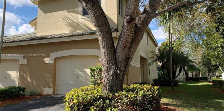 Townhouse in Weston, Florida 4 bedrooms, 171.96 sq.m. № 1977098