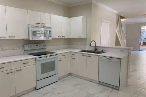 Townhouse in Weston, Florida 4 bedrooms, 171.96 sq.m. № 1977098 - photo 7