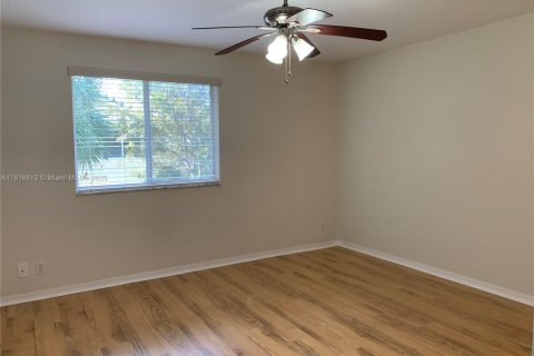 Townhouse in Weston, Florida 4 bedrooms, 171.96 sq.m. № 1977098 - photo 14