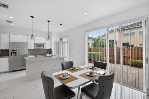 Touwnhouse à louer à Doral, Floride: 3 chambres, 140.47 m2 № 2155149 - photo 8