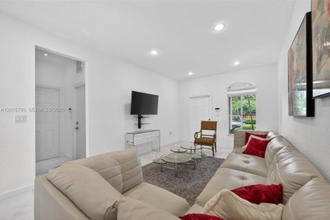 Touwnhouse à louer à Doral, Floride: 3 chambres, 140.47 m2 № 2155149 - photo 4