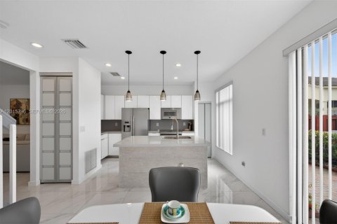 Touwnhouse à louer à Doral, Floride: 3 chambres, 140.47 m2 № 2155149 - photo 9