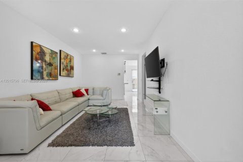 Touwnhouse à louer à Doral, Floride: 3 chambres, 140.47 m2 № 2155149 - photo 5