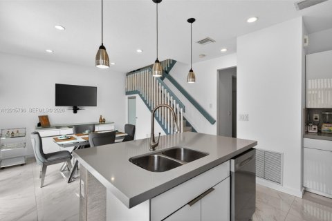 Touwnhouse à louer à Doral, Floride: 3 chambres, 140.47 m2 № 2155149 - photo 7