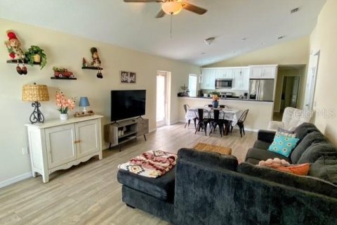 Villa ou maison à louer à Tampa, Floride: 3 chambres, 117.06 m2 № 2437364 - photo 2