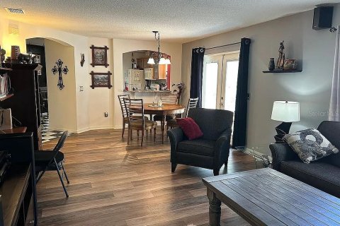 House in The Villages, Florida 2 bedrooms, 154.22 sq.m. № 1843595 - photo 6