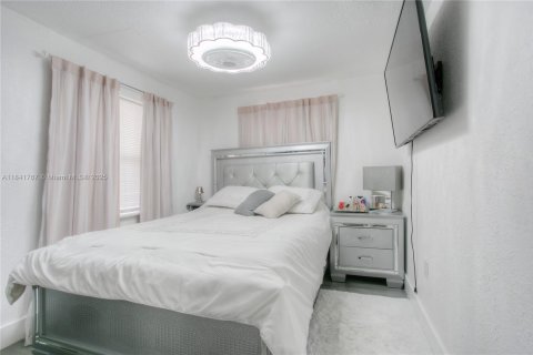 House in Miami Gardens, Florida 3 bedrooms, 69.49 sq.m. № 1834343 - photo 7