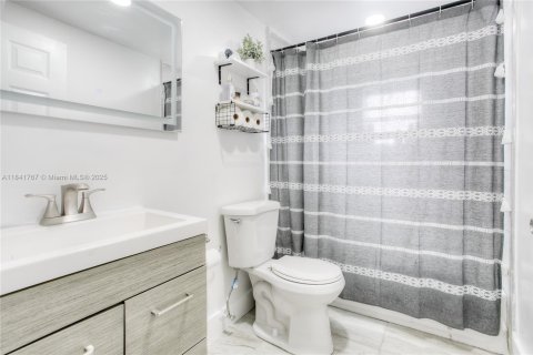 House in Miami Gardens, Florida 3 bedrooms, 69.49 sq.m. № 1834343 - photo 8