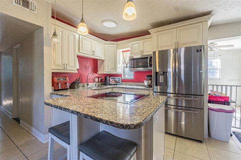 House in Seminole, Florida 3 bedrooms, 96.15 sq.m. № 1449624 - photo 5