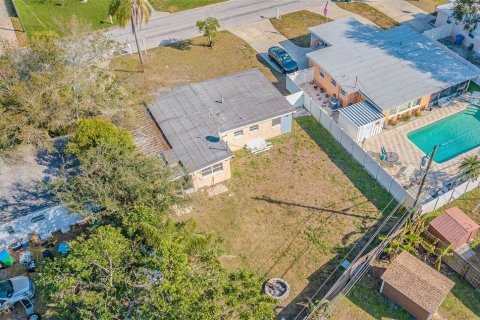 House in Seminole, Florida 3 bedrooms, 96.15 sq.m. № 1449624 - photo 22