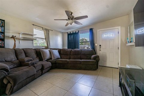 House in Seminole, Florida 3 bedrooms, 96.15 sq.m. № 1449624 - photo 3