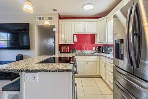 House in Seminole, Florida 3 bedrooms, 96.15 sq.m. № 1449624 - photo 7