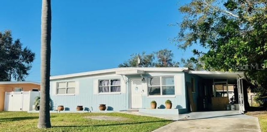 House in Seminole, Florida 3 bedrooms, 96.15 sq.m. № 1449624
