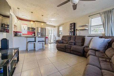 House in Seminole, Florida 3 bedrooms, 96.15 sq.m. № 1449624 - photo 4
