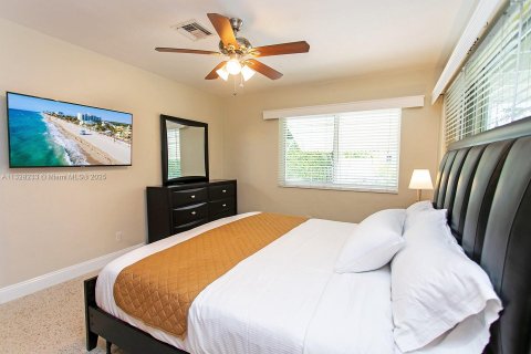 Villa ou maison à louer à Hollywood, Floride: 6 chambres, 232.26 m2 № 1979667 - photo 12