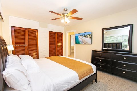 Villa ou maison à louer à Hollywood, Floride: 6 chambres, 232.26 m2 № 1979667 - photo 13