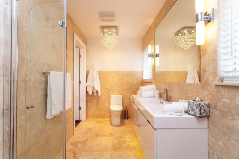 Villa ou maison à louer à Hollywood, Floride: 6 chambres, 232.26 m2 № 1979667 - photo 26