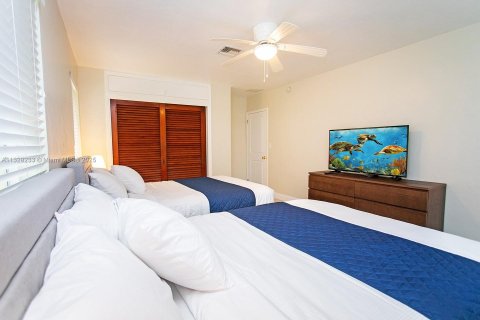 Villa ou maison à louer à Hollywood, Floride: 6 chambres, 232.26 m2 № 1979667 - photo 11