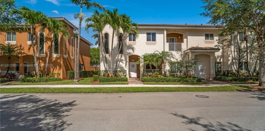 Townhouse in Homestead, Florida 3 bedrooms, 166.3 sq.m. № 1762463