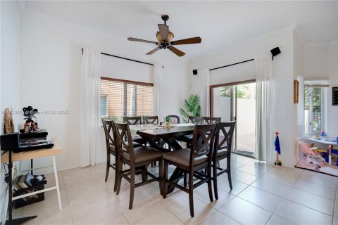 Townhouse in Homestead, Florida 3 bedrooms, 166.3 sq.m. № 1762463 - photo 12