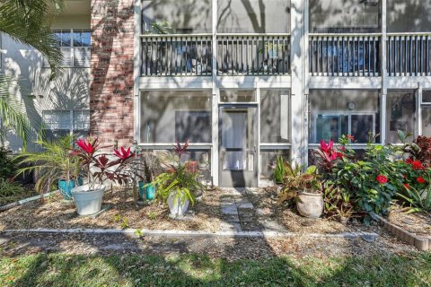 Condo in New Smyrna Beach, Florida, 2 bedrooms  № 1585549 - photo 24