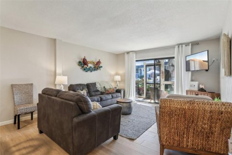 Condo in New Smyrna Beach, Florida, 2 bedrooms  № 1585549 - photo 8