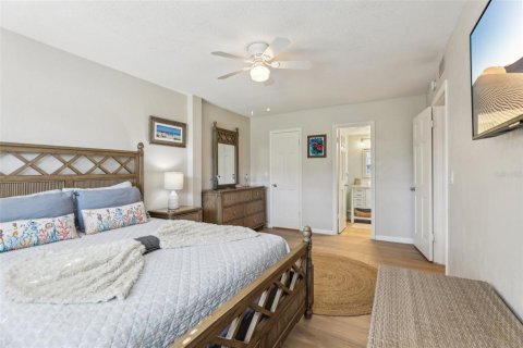 Condo in New Smyrna Beach, Florida, 2 bedrooms  № 1585549 - photo 12