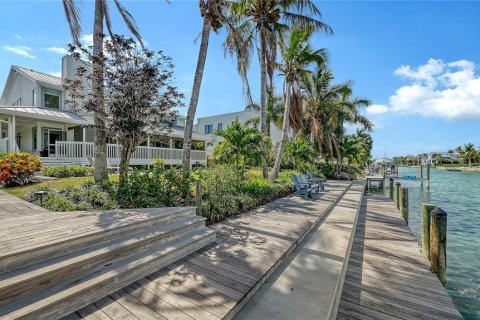 House in Sarasota, Florida 4 bedrooms, 309.92 sq.m. № 2106932