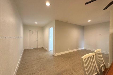 Appartement à louer à Hallandale Beach, Floride: 1 chambre № 1965385 - photo 8