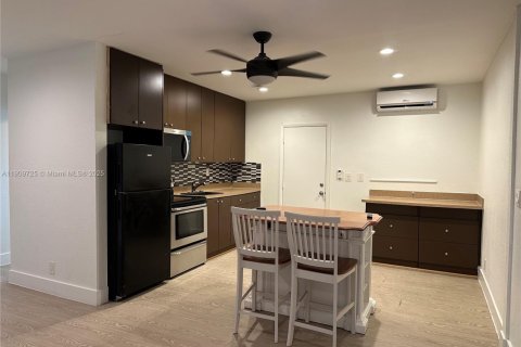 Appartement à louer à Hallandale Beach, Floride: 1 chambre № 1965385 - photo 2