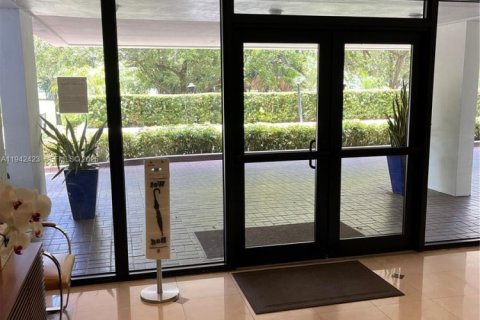 Copropriété à louer à Coral Gables, Floride: 3 chambres, 153.29 m2 № 1999157 - photo 4