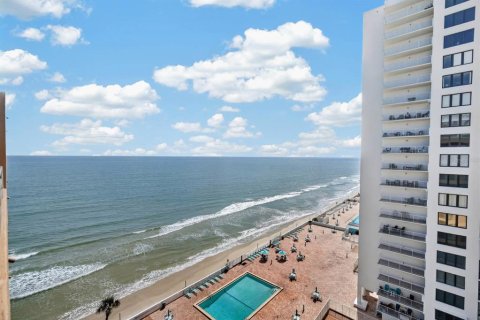 Condo in Daytona Beach Shores, Florida, 2 bedrooms № 2395791 - photo 20