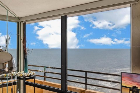 Condo in Daytona Beach Shores, Florida, 2 bedrooms № 2395791 - photo 14