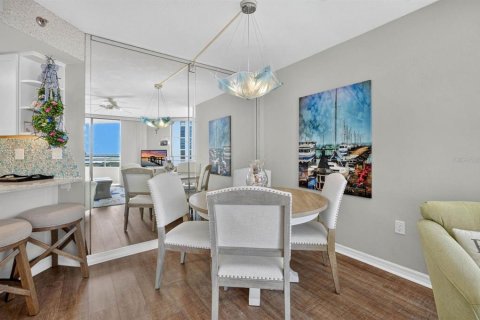 Condo in Daytona Beach Shores, Florida, 2 bedrooms № 2395791 - photo 12