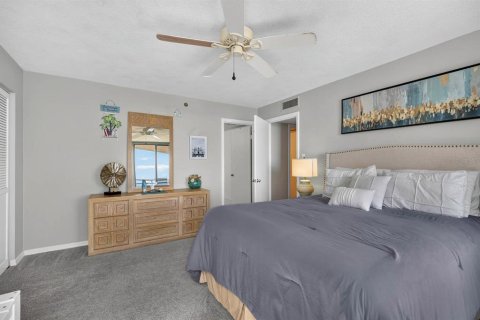Condo in Daytona Beach Shores, Florida, 2 bedrooms № 2395791 - photo 22
