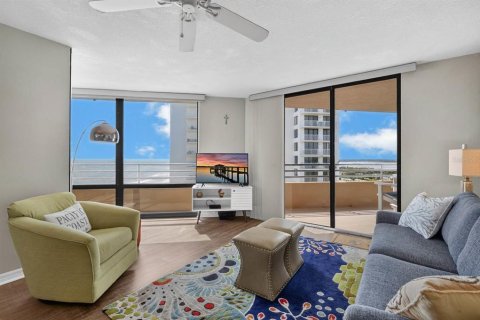 Condo in Daytona Beach Shores, Florida, 2 bedrooms № 2395791 - photo 11