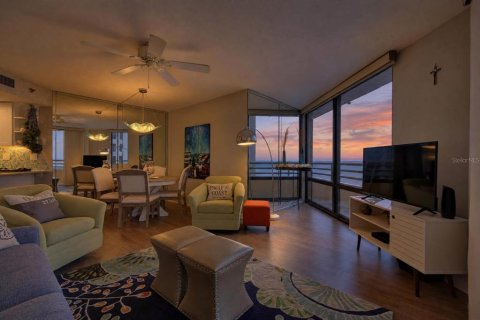 Condo in Daytona Beach Shores, Florida, 2 bedrooms № 2395791 - photo 15