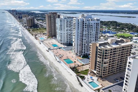 Condo in Daytona Beach Shores, Florida, 2 bedrooms № 2395791 - photo 27