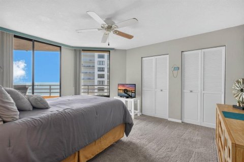 Condo in Daytona Beach Shores, Florida, 2 bedrooms № 2395791 - photo 21