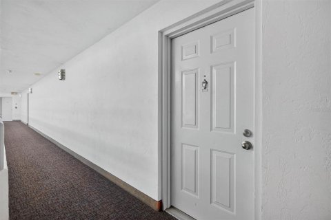 Condo in Daytona Beach Shores, Florida, 2 bedrooms № 2395791 - photo 2