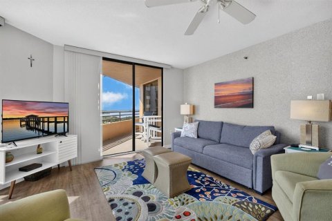 Condo in Daytona Beach Shores, Florida, 2 bedrooms № 2395791 - photo 13