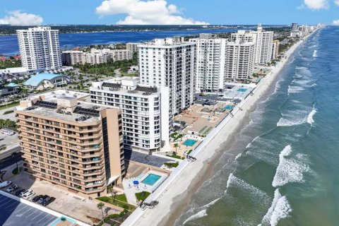 Condo in Daytona Beach Shores, Florida, 2 bedrooms № 2395791 - photo 28