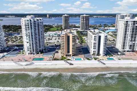 Condo in Daytona Beach Shores, Florida, 2 bedrooms № 2395791 - photo 29