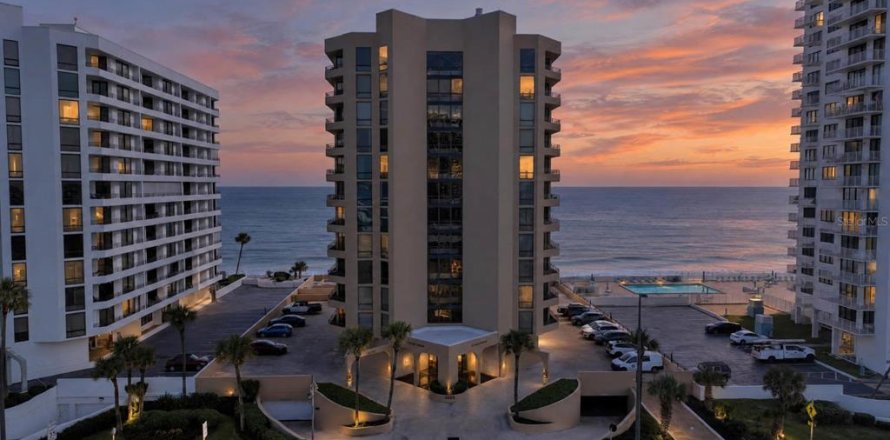 Condo in Daytona Beach Shores, Florida, 2 bedrooms № 2395791