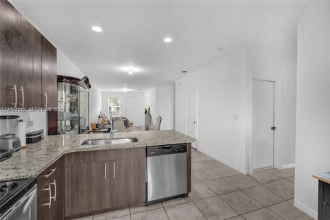Touwnhouse à louer à Homestead, Floride: 4 chambres, 178 m2 № 2415895 - photo 4