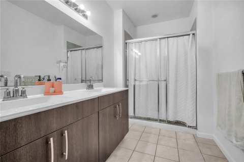 Touwnhouse à louer à Homestead, Floride: 4 chambres, 178 m2 № 2415895 - photo 5