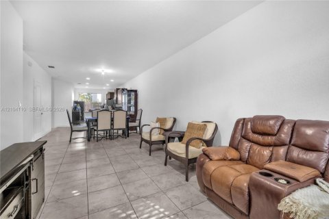Touwnhouse à louer à Homestead, Floride: 4 chambres, 178 m2 № 2415895 - photo 6